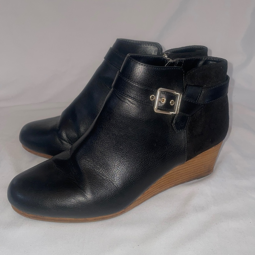 Black wedge booty with buckles, faux leather and suede material, upper size 10